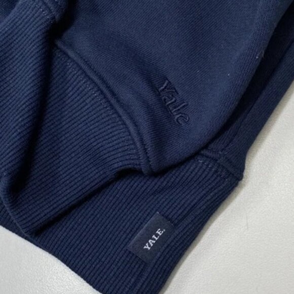 NEW YALE University Unisex Adult Sweatshirt Navy Size M Embroidered Dan Logo - Picture 2 of 9